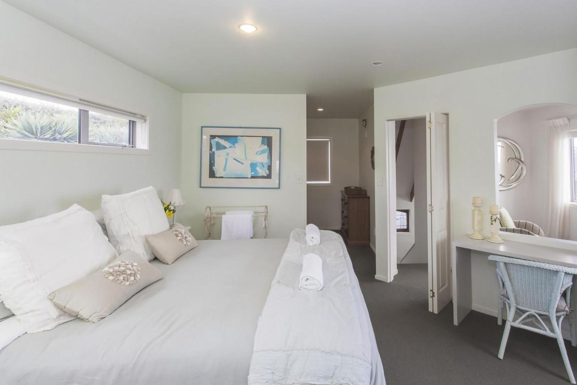Chester Cottage Beachfront Oakura Exterior photo