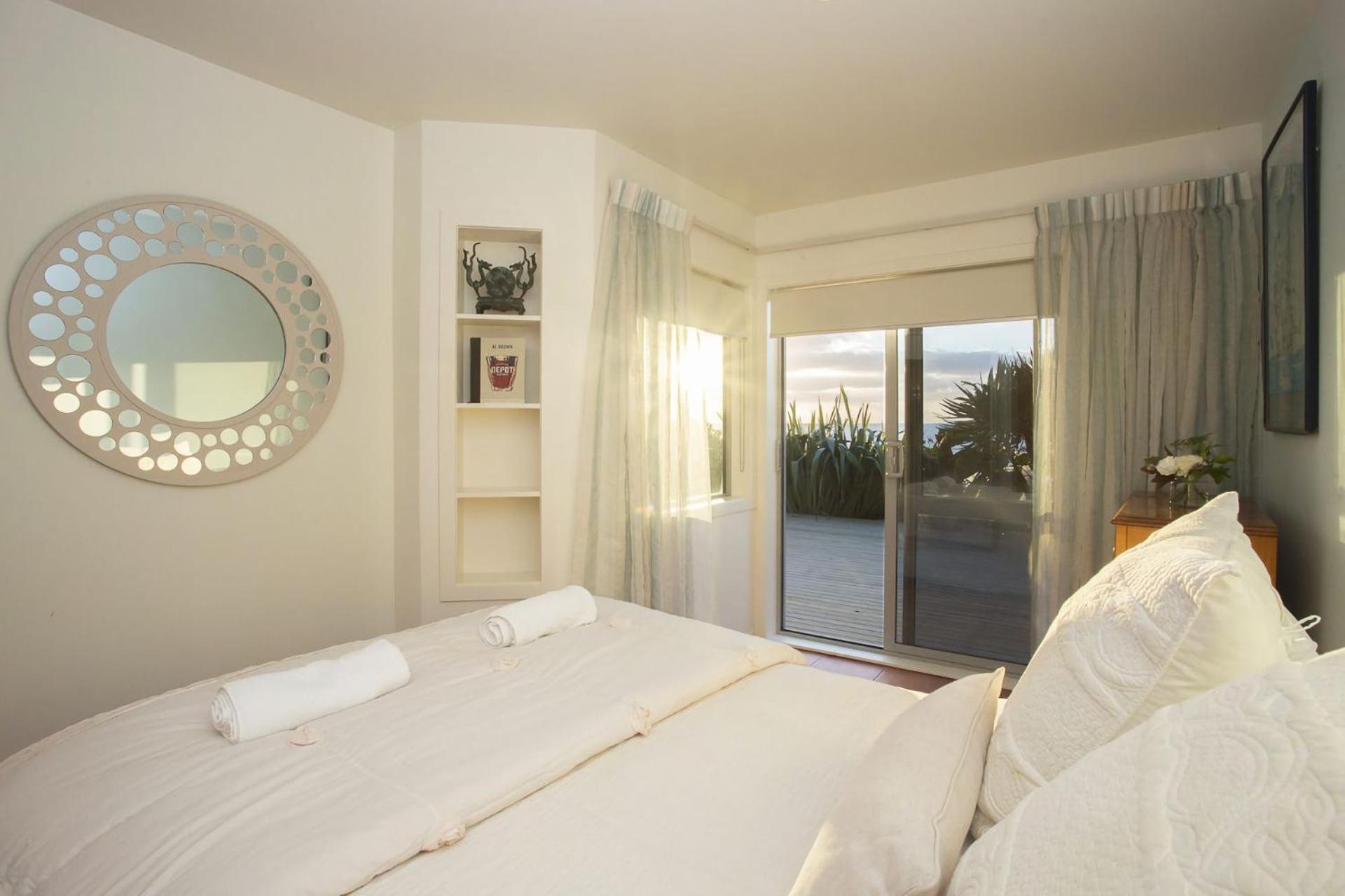 Chester Cottage Beachfront Oakura Exterior photo