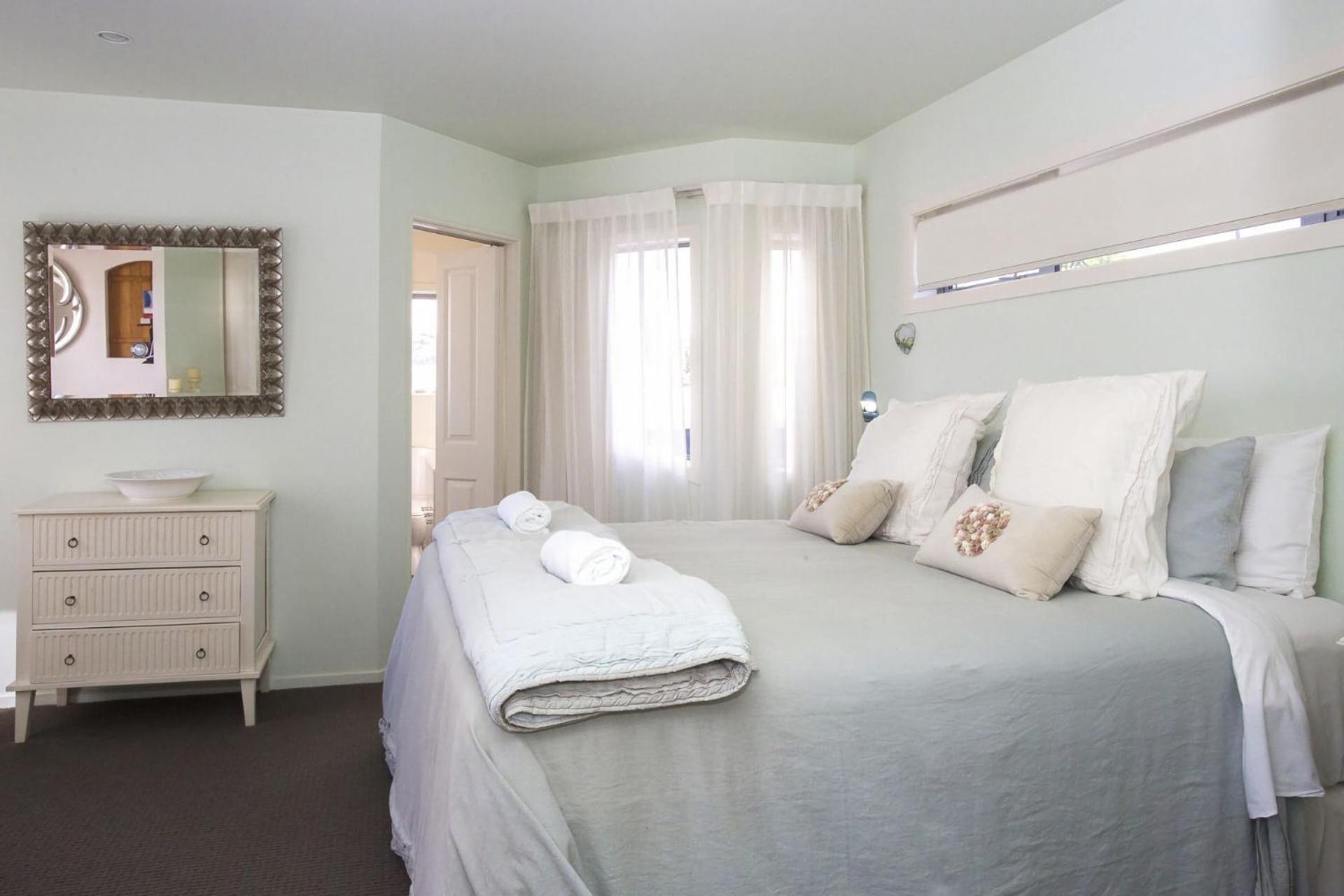 Chester Cottage Beachfront Oakura Exterior photo