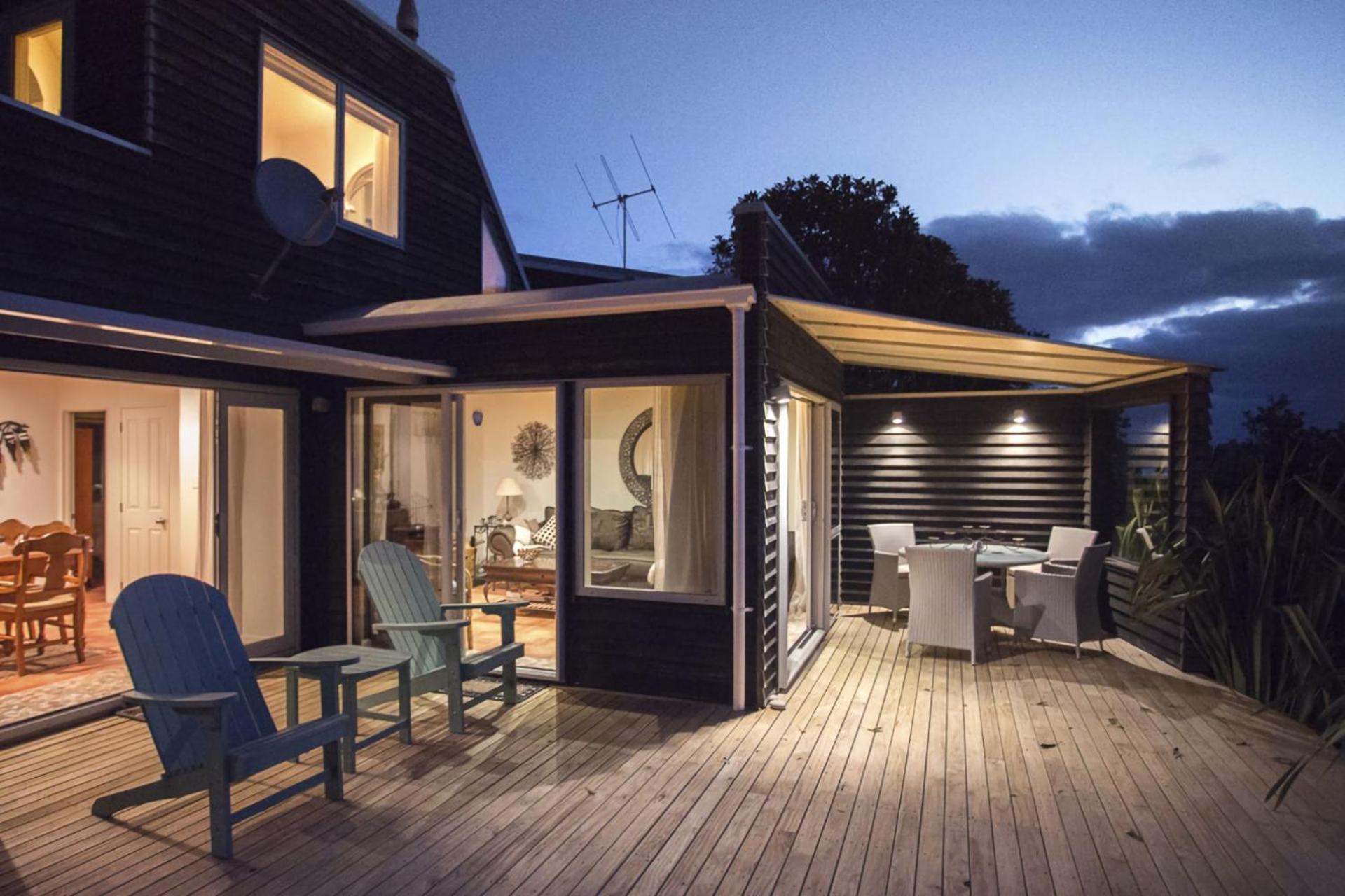 Chester Cottage Beachfront Oakura Exterior photo