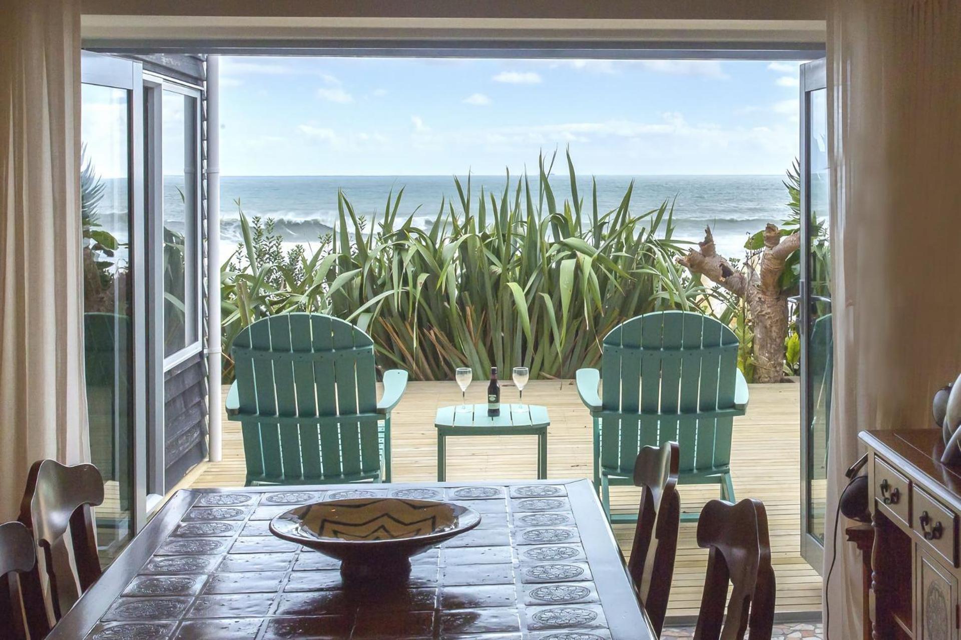 Chester Cottage Beachfront Oakura Exterior photo